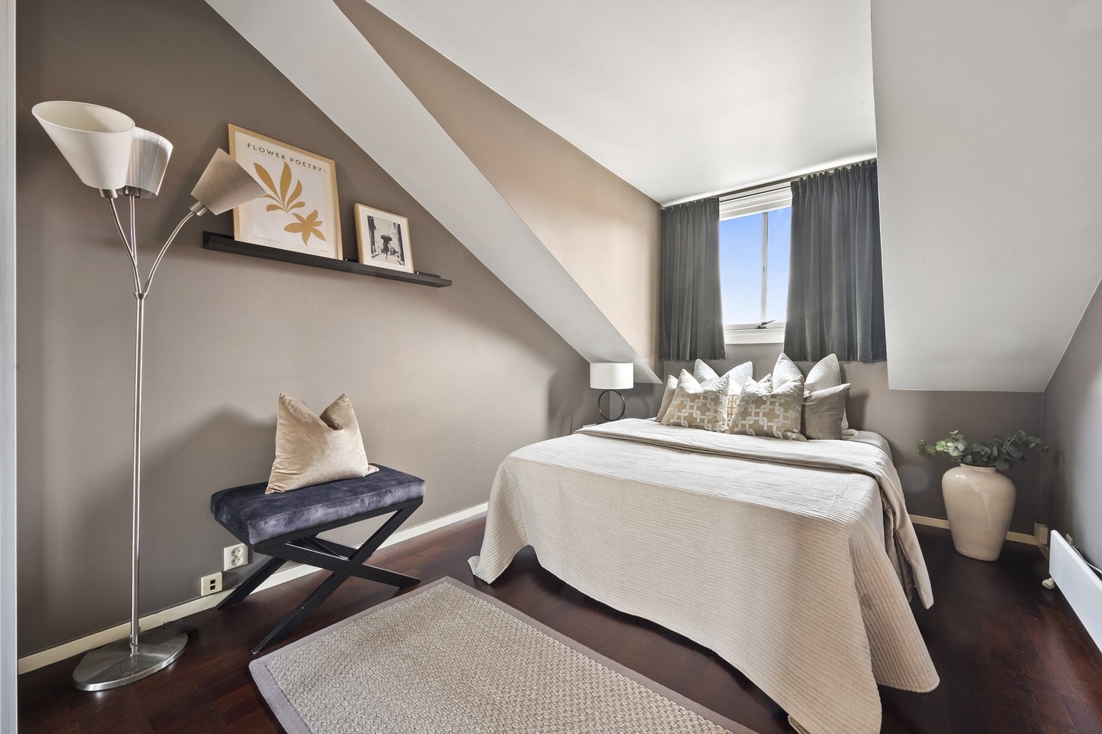 Soverom 2 og 3 passer godt som barnerom, gjesterom eller hjemmekontor. Galleribilde