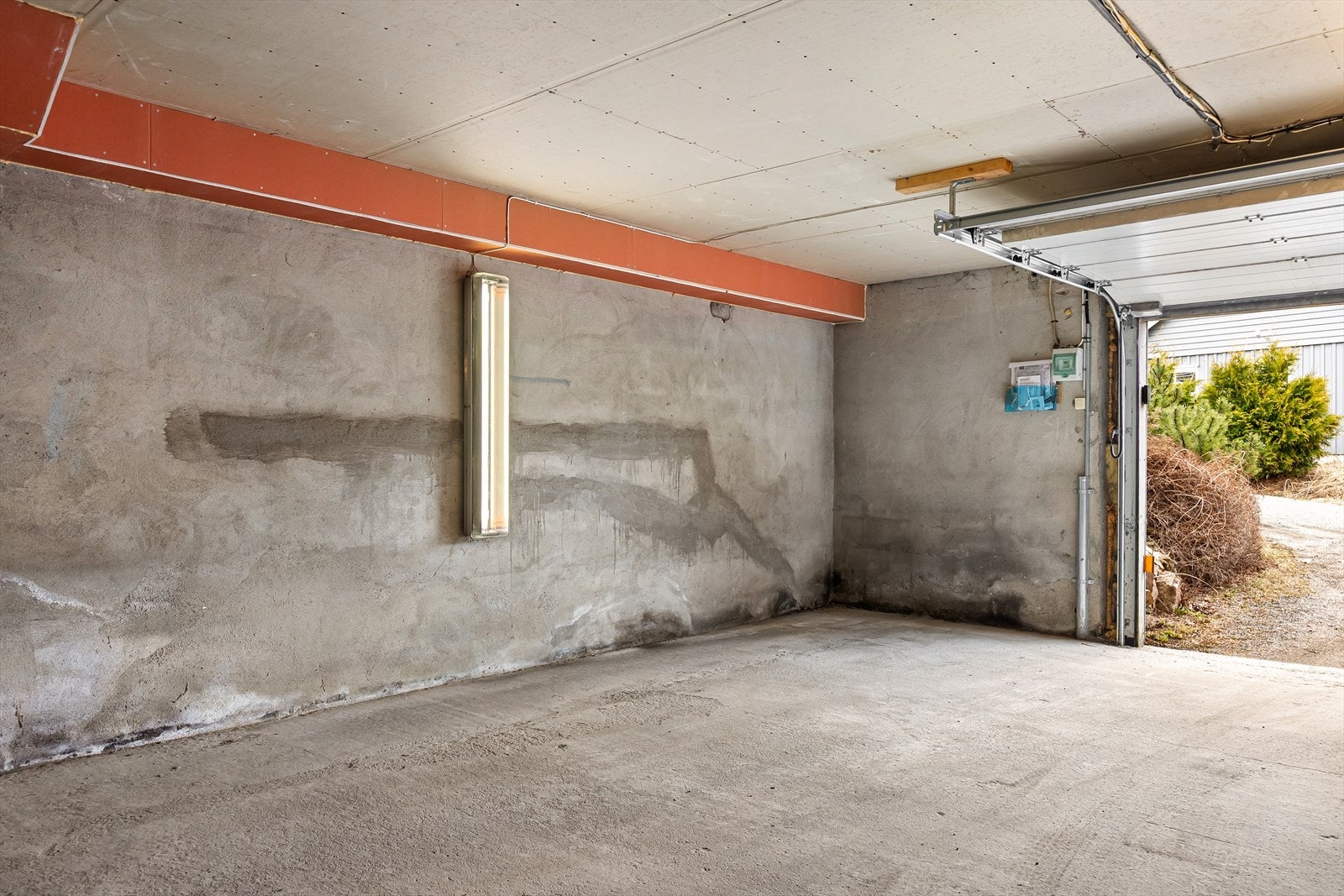 Boligen disponerer en garasjeplass i felles garasjekjeller. Galleribilde