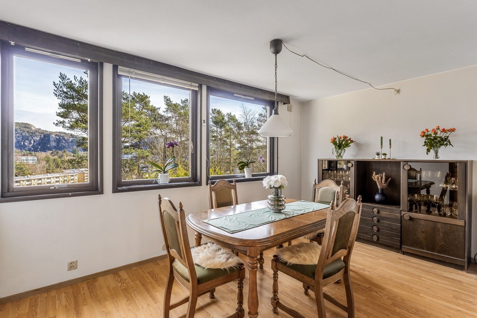 Vinduer på begge sider gir et fantastisk lysinnslipp Galleribilde