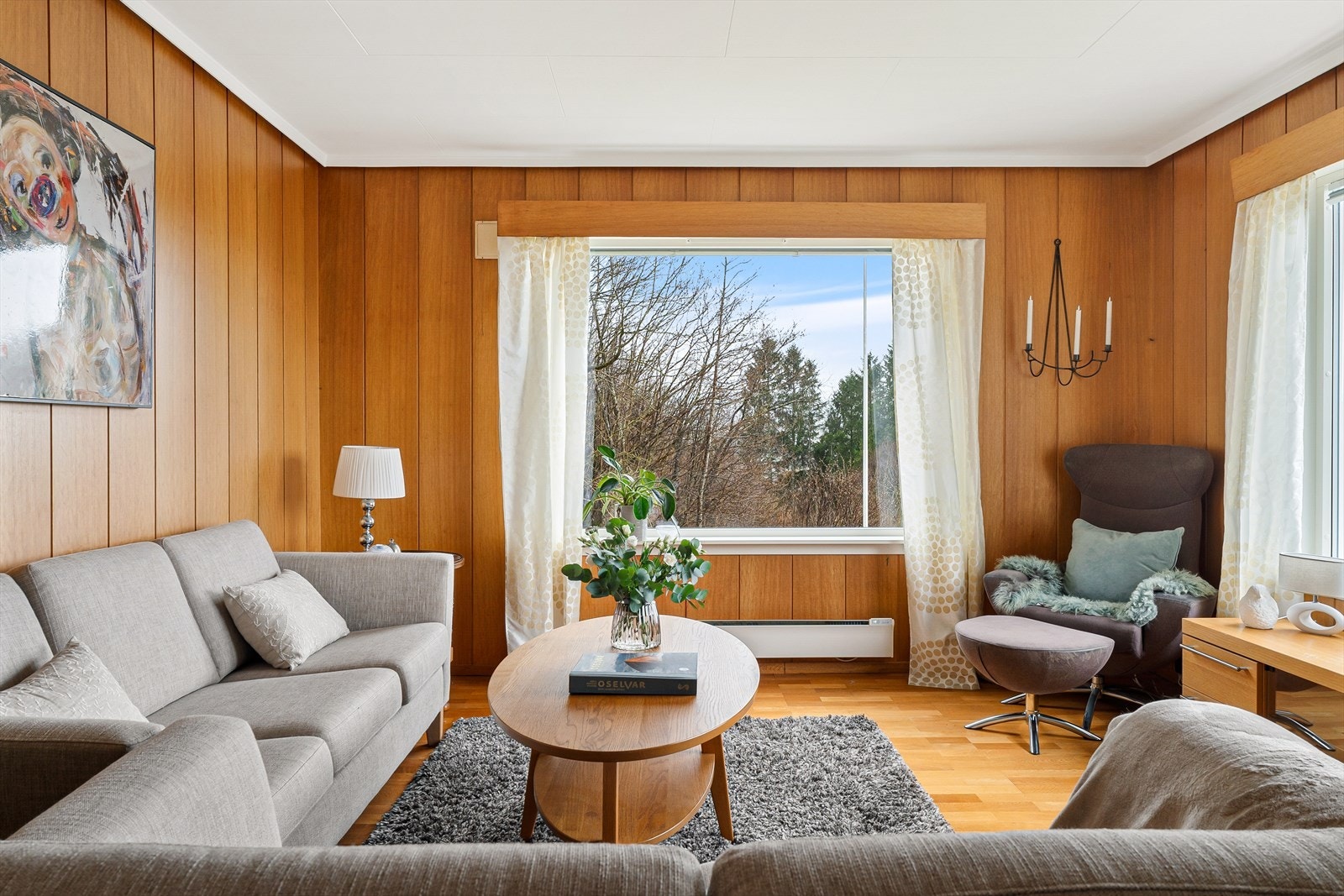 Boligen har en stor og romslig stue. Galleribilde