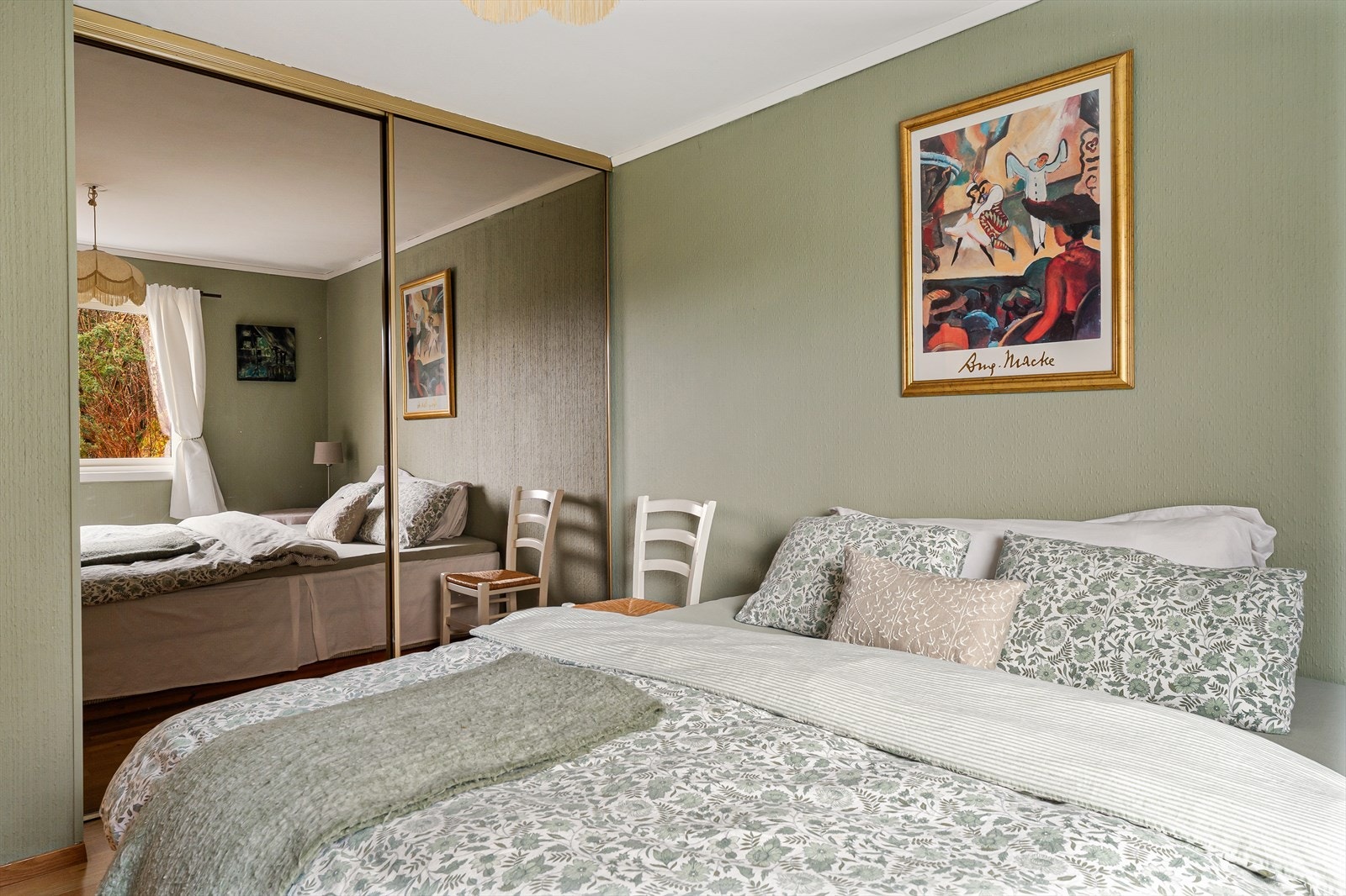 Hovedsoverommet er romslig og har en større garderobeløsning. Galleribilde