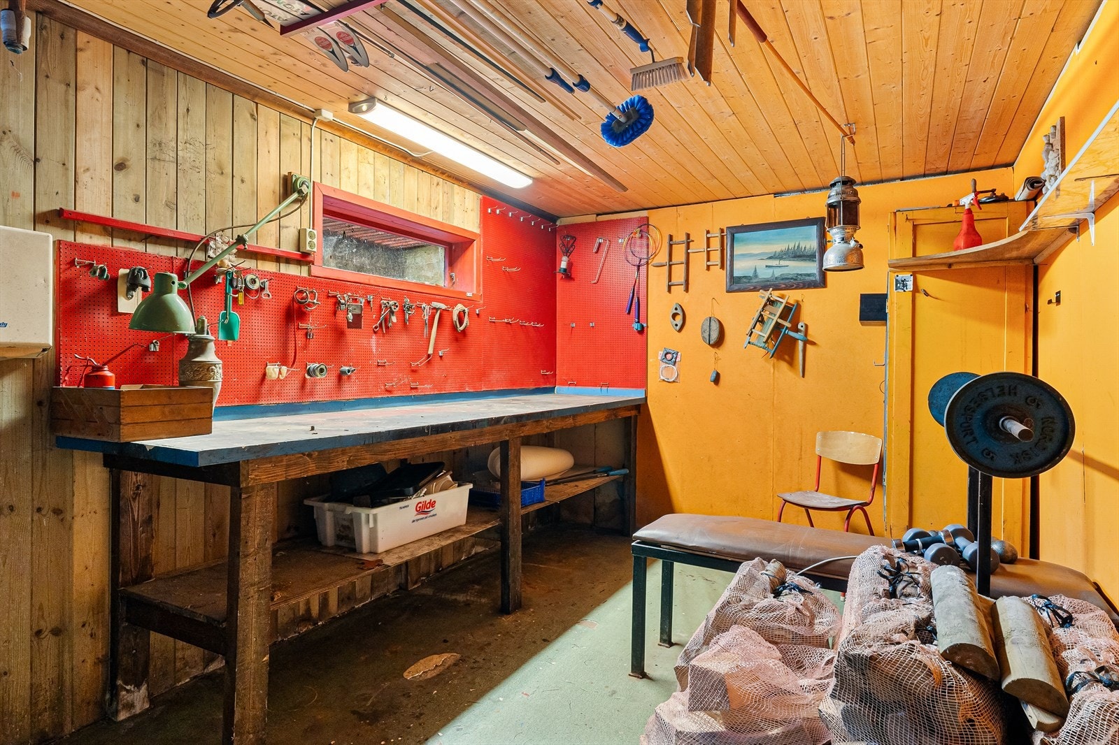 Eiendommen har mange boder. Galleribilde