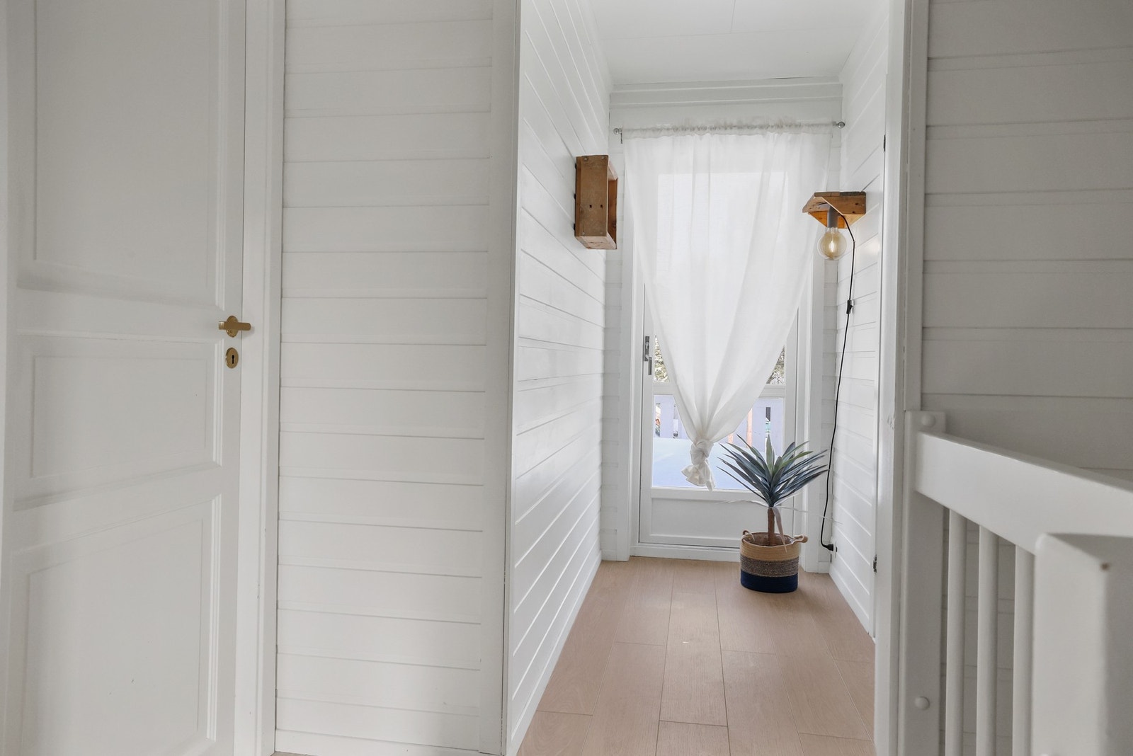 Boligen har 3 soverom og bad i 2.etasje. Galleribilde