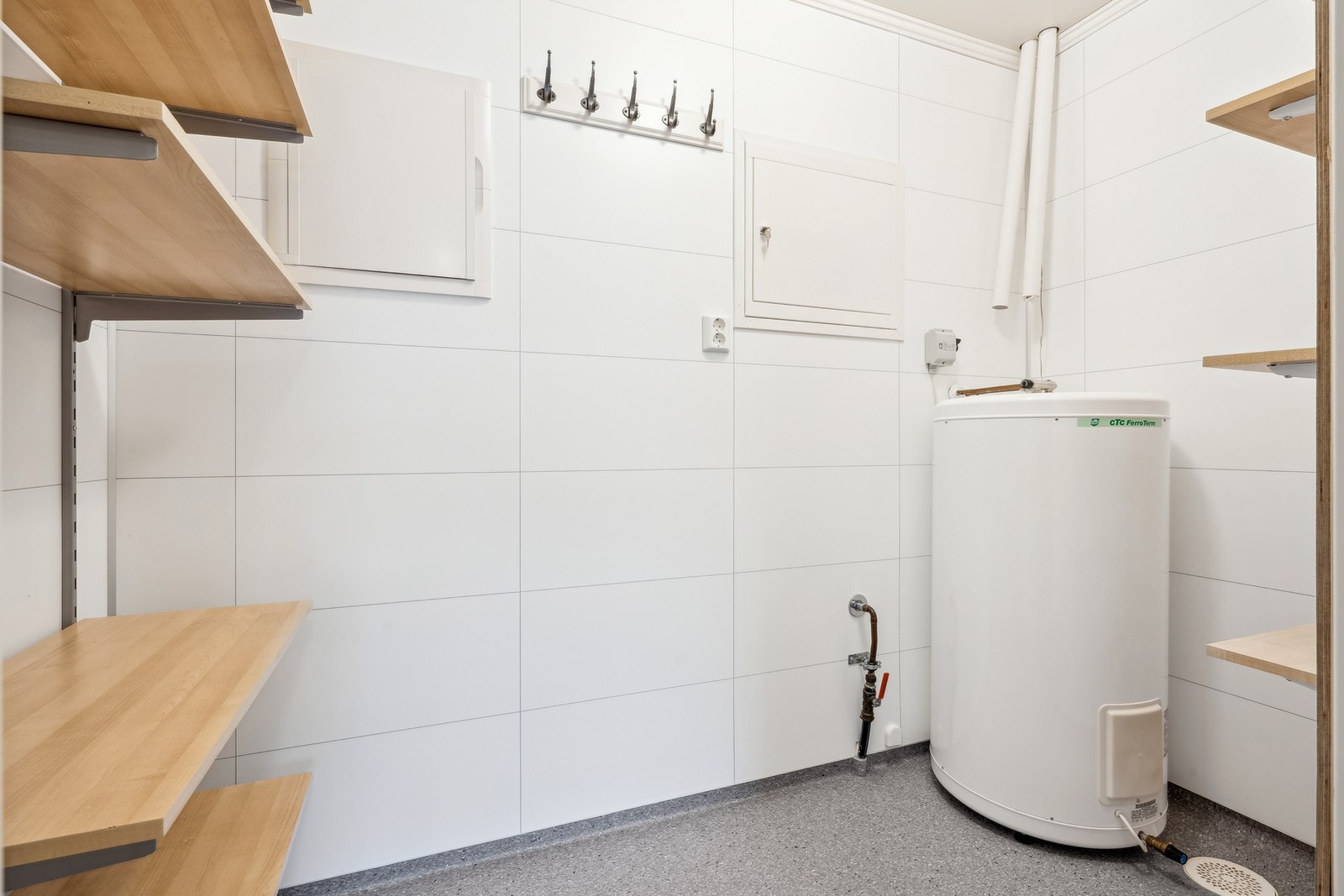 I tillegg til denne innvendig boden følger det med utvendig bod. Galleribilde