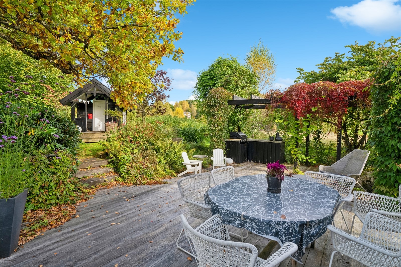 Terrasse og lekestue Galleribilde