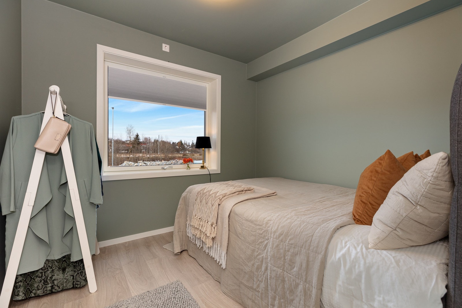 Soverom nr to med vannbåren varme og plass til ønskede møbler. Galleribilde