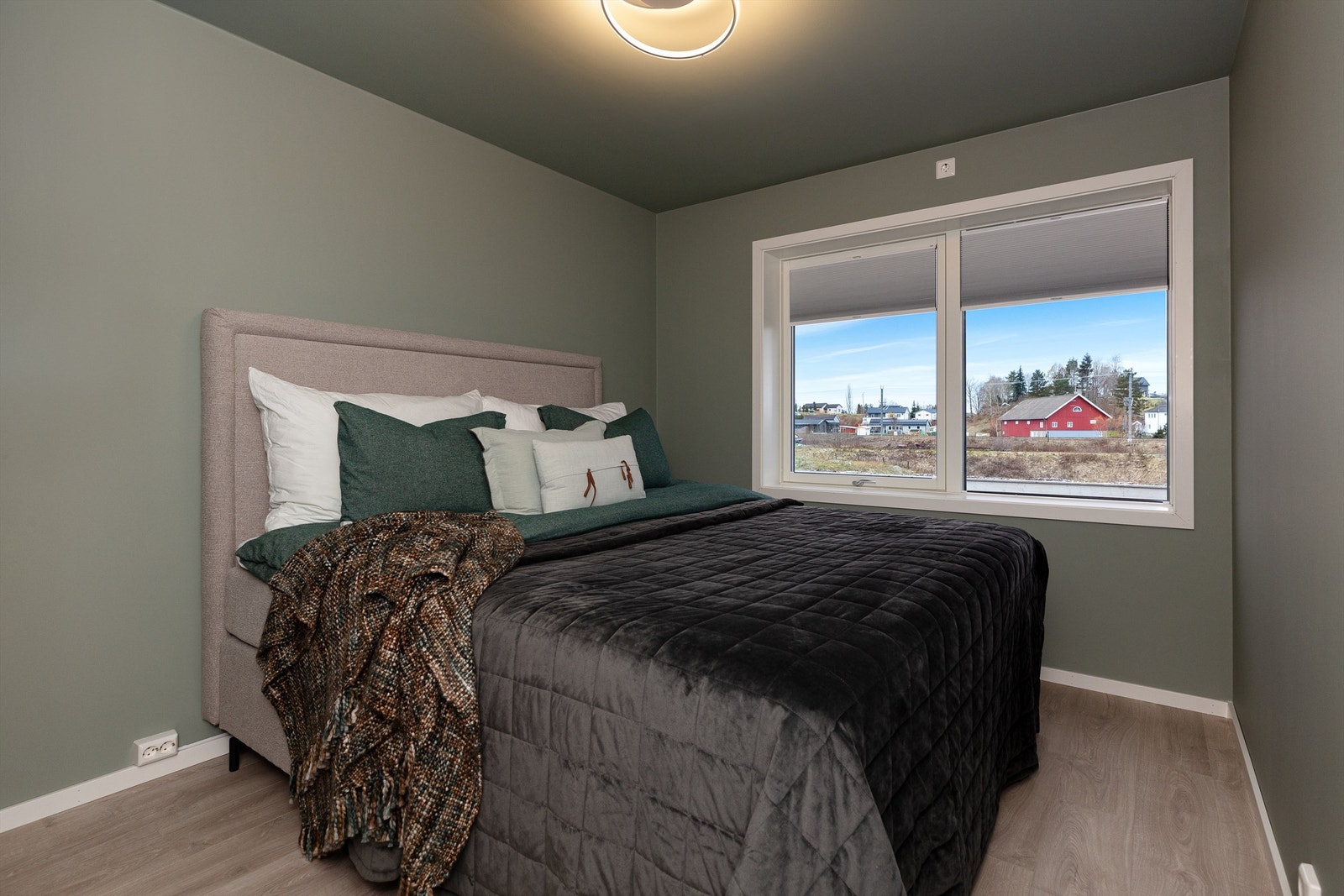 Hovedsoverom med god plass til ønskede møbler. Galleribilde