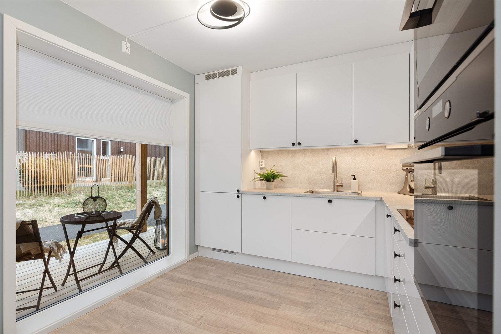 Lekkert kjøkken fra Sigdal med hvitevarer fra Electrolux. Galleribilde