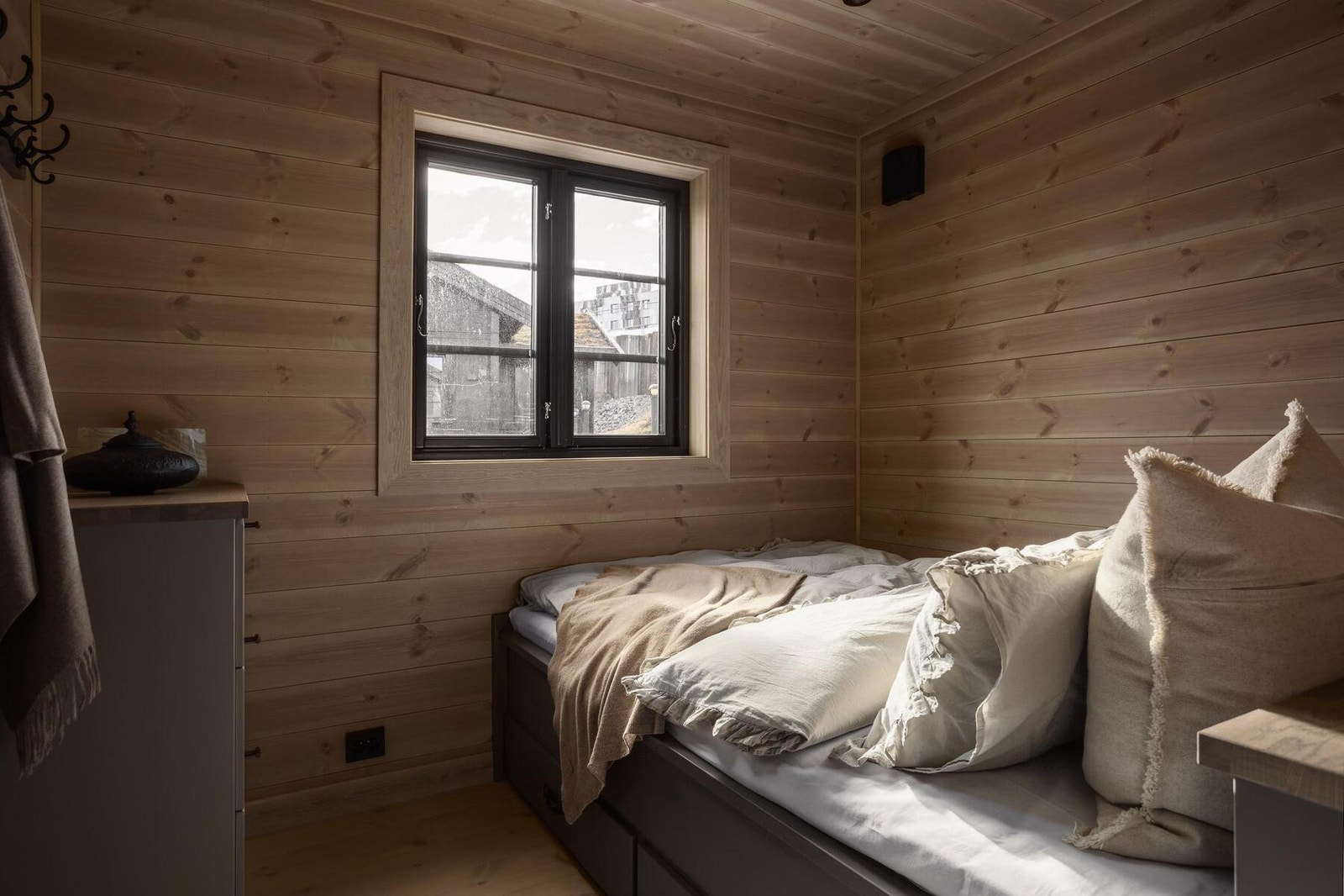 Hyttemodellen har 3 gode soverom. Foto fra visningshytte på Hellerudsletta Galleribilde