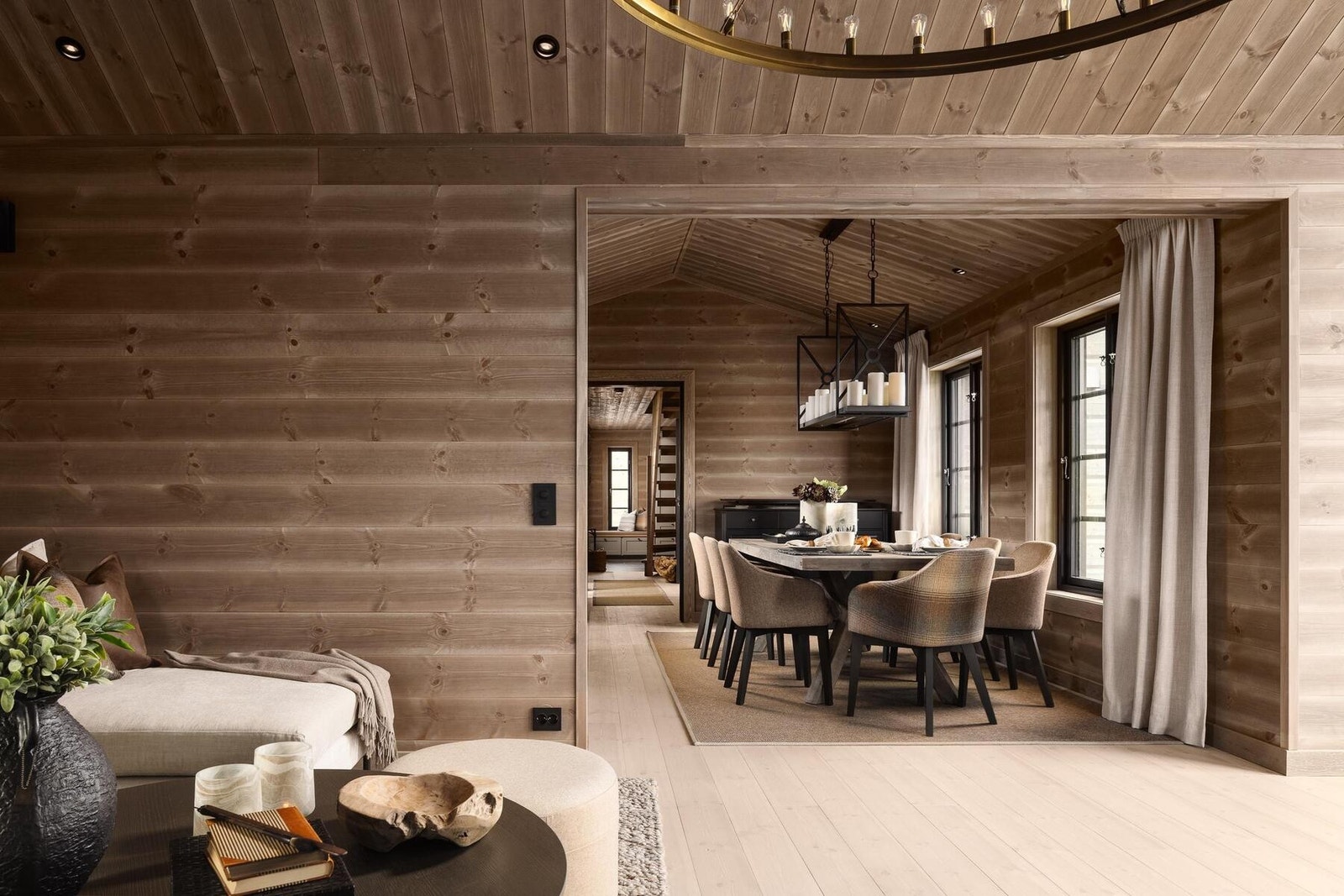 Foto fra stua mot kjøkkendelen.
Foto fra visningshytte på Hellerudsletta Galleribilde