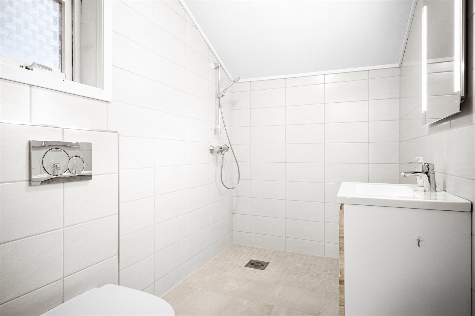 Nytt flislagt bad i 2019 - 2. etasje Galleribilde