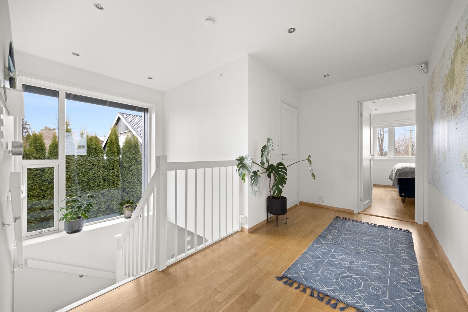 Her er det også store vindusflater som gir gangen rikelig med lysinnslipp. Galleribilde