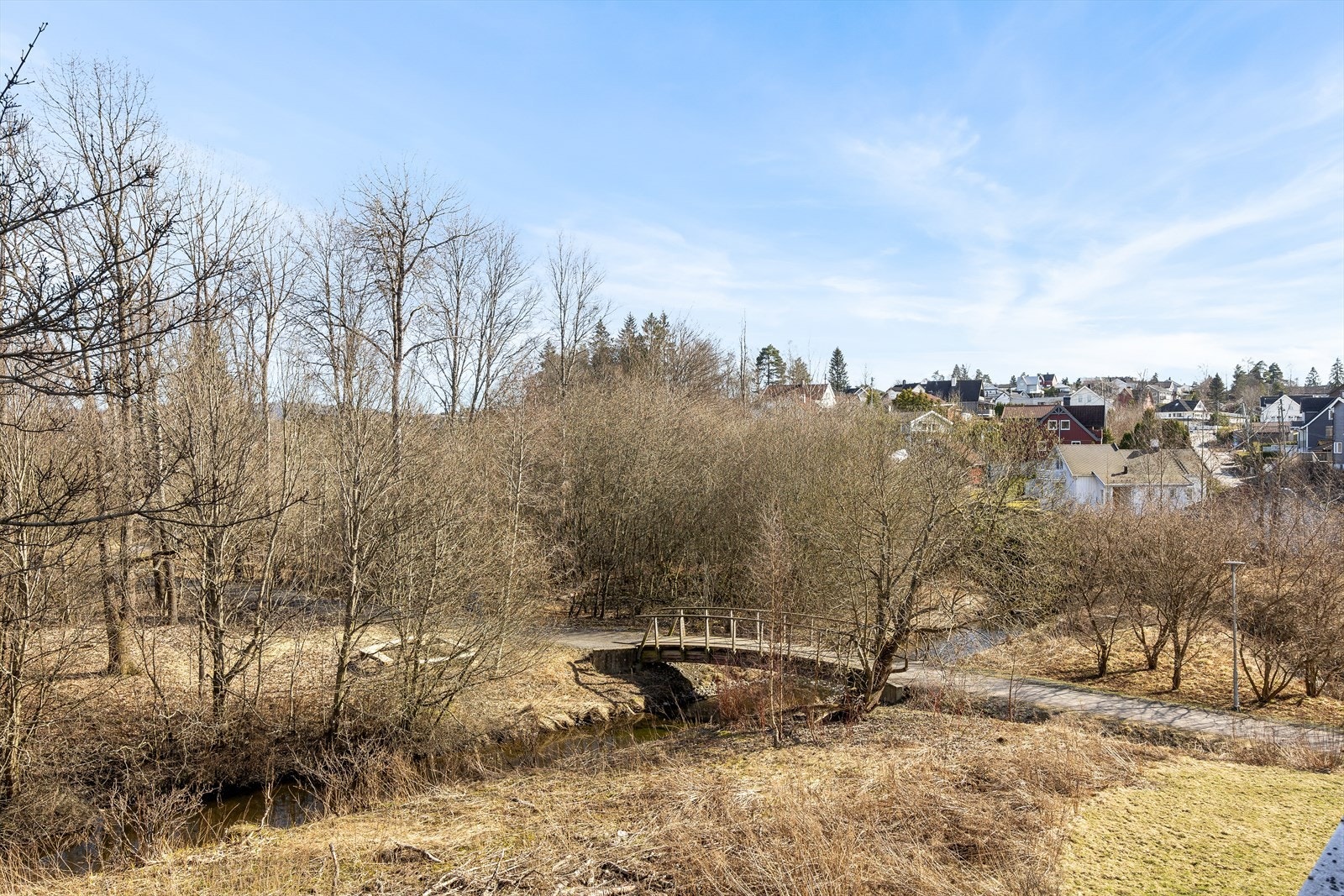 Fra leiligheten er det kort vei opp til markagrensa med flotte turmuligheter Galleribilde