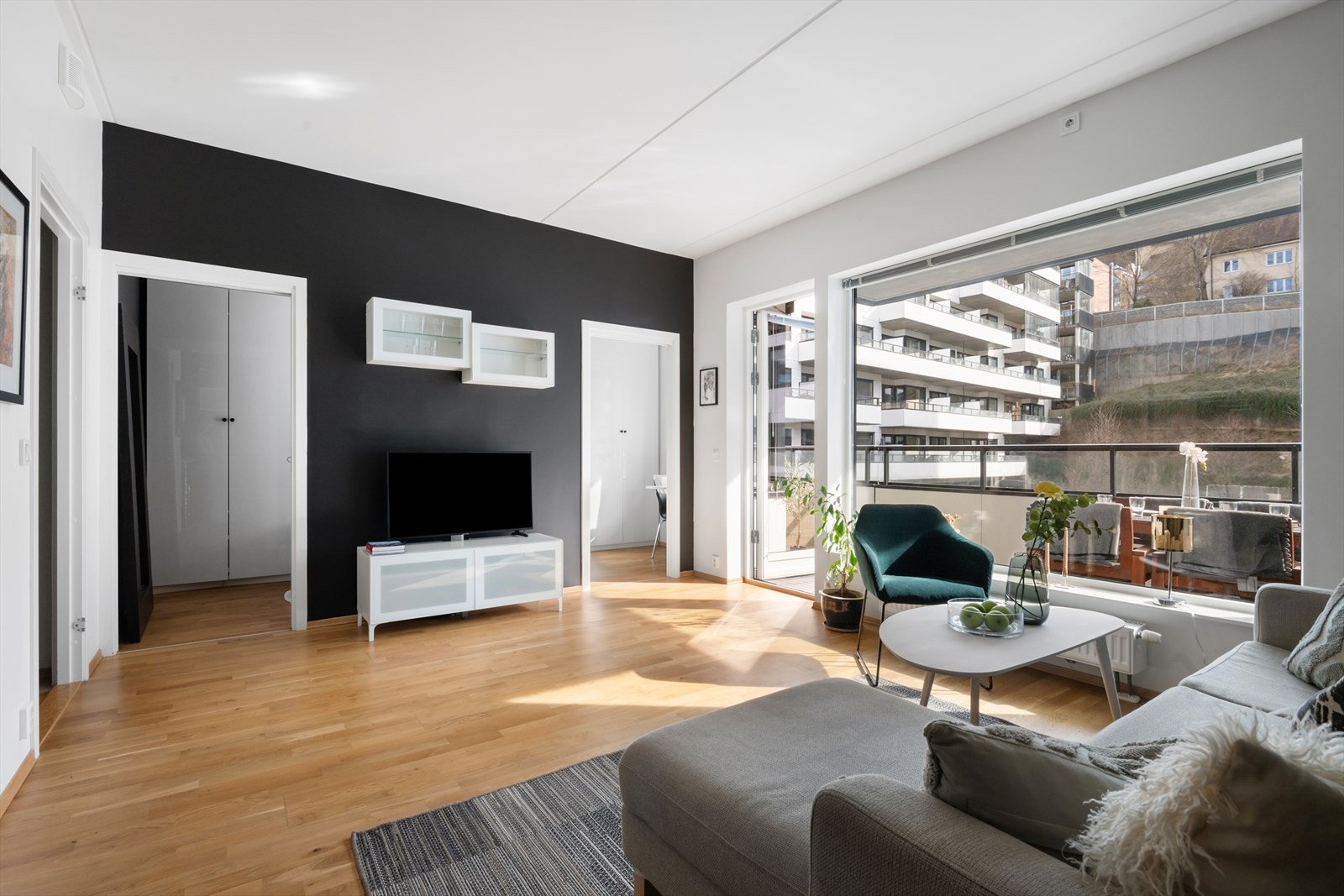 Lys og pen 2-roms selveier med heis og stor sydvestvendt balkong Galleribilde