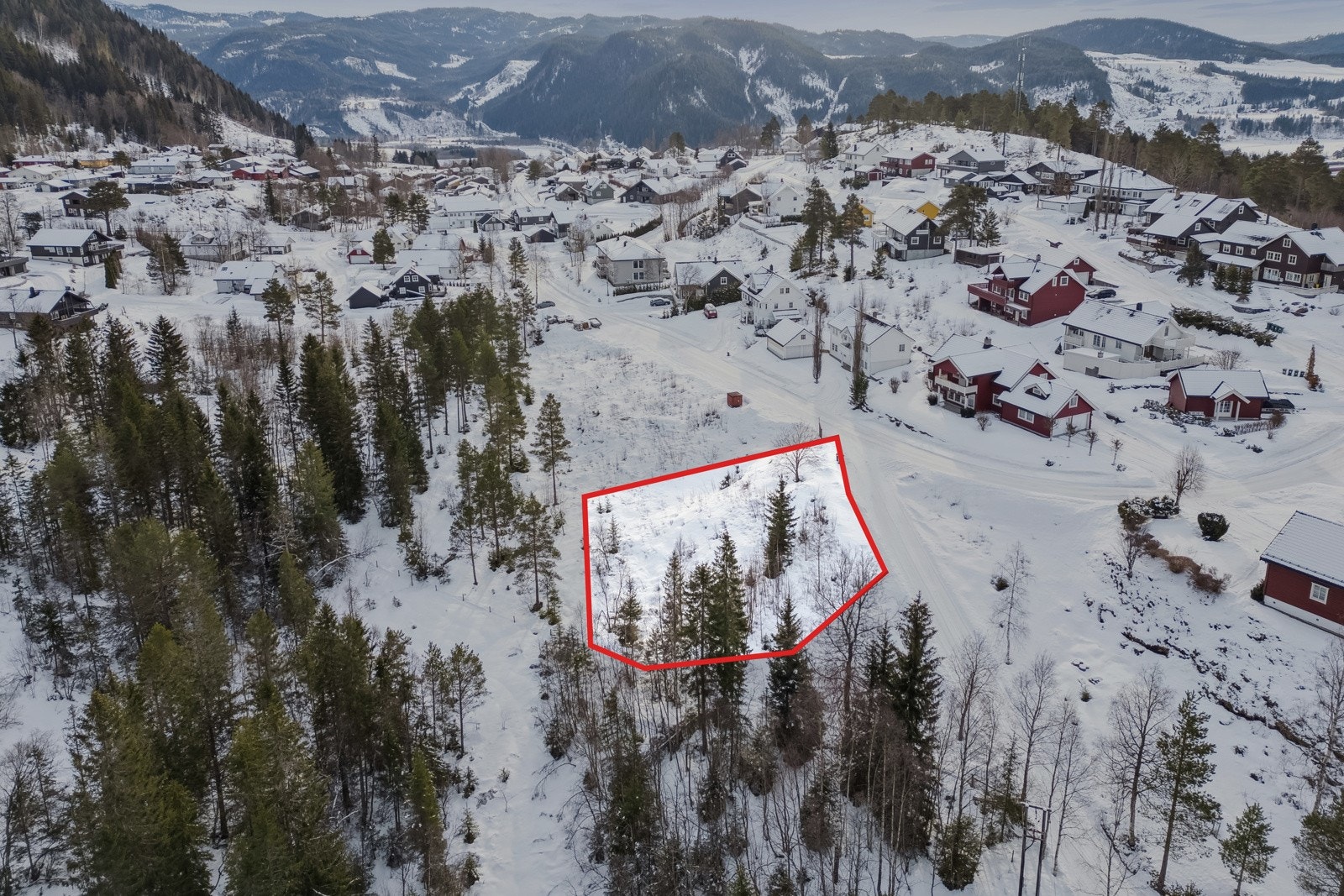 EIE eiendomsmegling ved Geir Einar Moen og Marit Skolmli har gleden av å presentere denne store boligtomten på Støren! Galleribilde