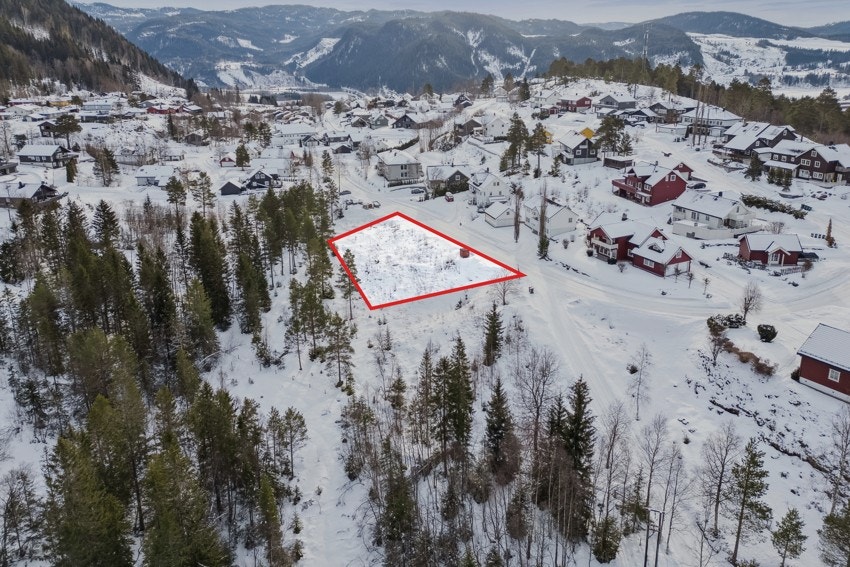 EIE eiendomsmegling ved Geir Einar Moen og Marit Skolmli har gleden av å presentere denne store boligtomten på Støren! Galleribilde