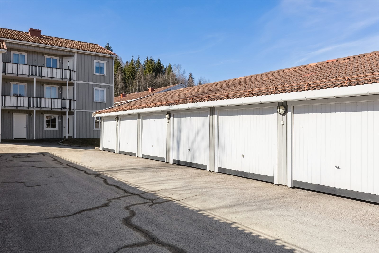 Det medfølger en rekkegarasje, denne ligger rett ved. Elbil lader blir montert før overtakelse (Zaptec) Galleribilde