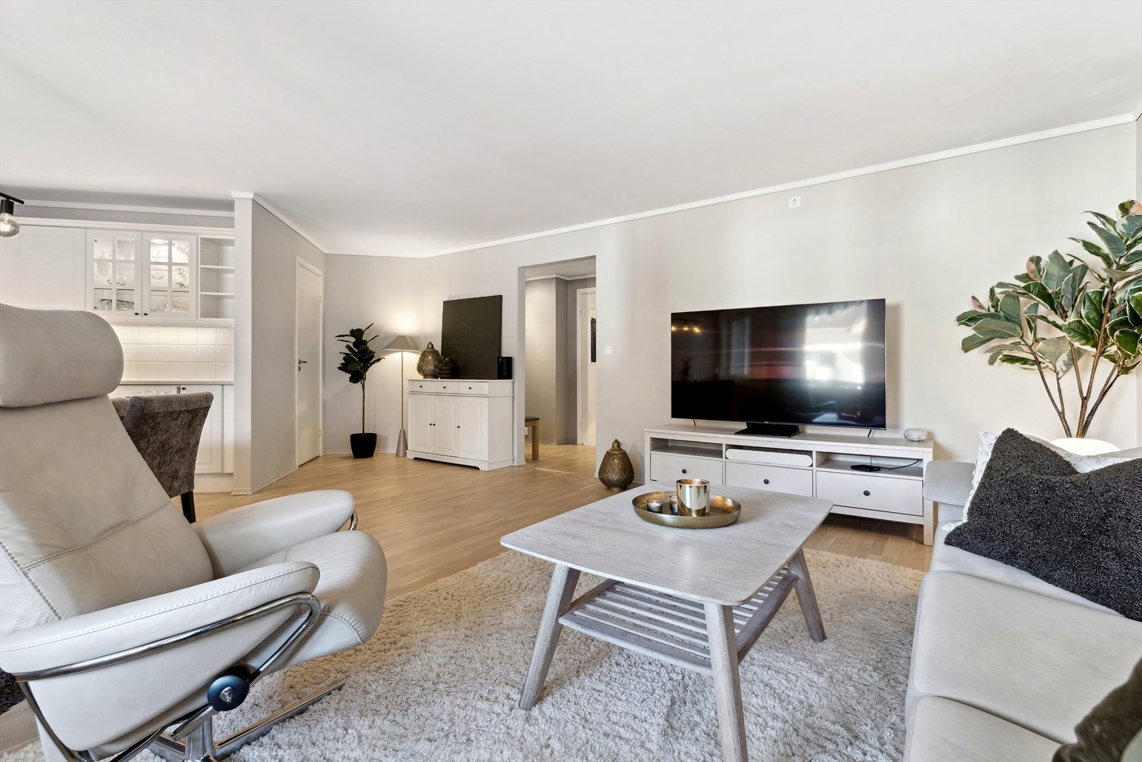 Det ble innlagt fiber i 2024. Grunnpakke tv/internett er inkludert i felleskostnadene Galleribilde