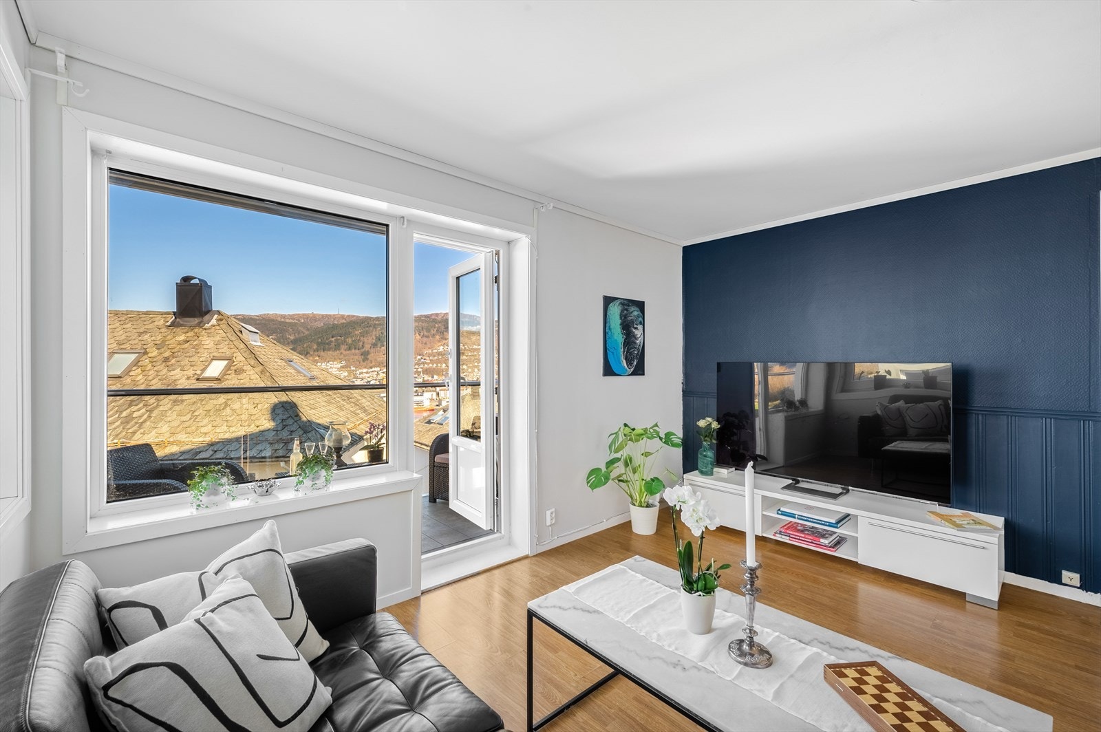 Utgang til altan fra stuen. Galleribilde