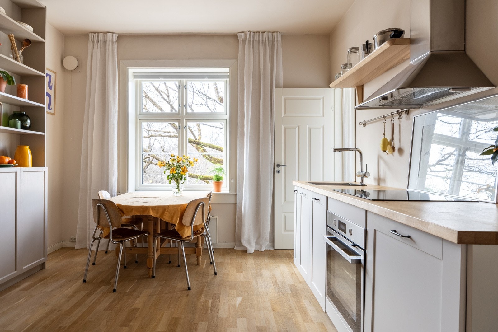 Dette er en lys og pen selveierleilighet med god internbeliggenhet. Galleribilde