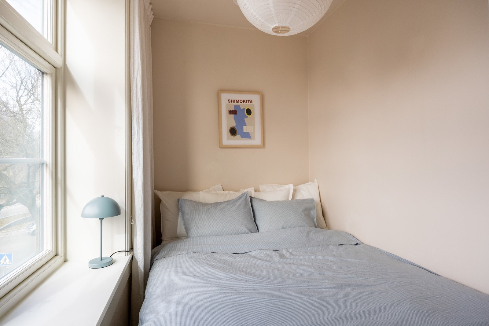 Det er laget en praktisk sovealkove i leiligheten. Galleribilde