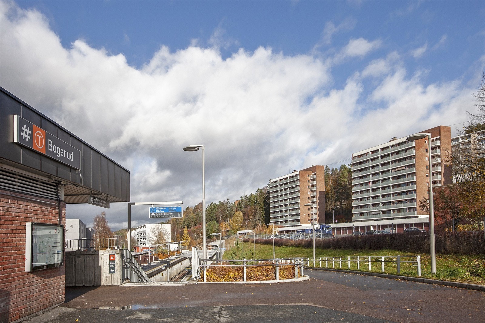 T-bane og bussholdeplass på Bogerud ligger like ved Galleribilde