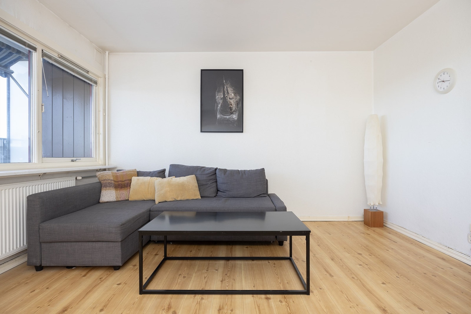 Lys og romslig stue Galleribilde