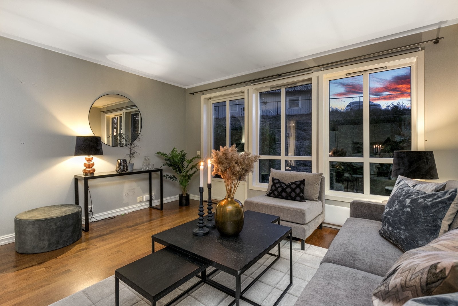 Leiligheten ligger fint til i byggets 1. etg. og har en lys og åpen planløsning med BRA på 65 kvm. Boligen har behov for modernisering for å bli oppgradert til dagens standard. Galleribilde