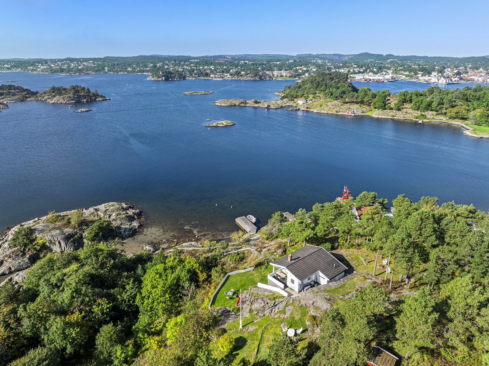 Hytten ligger med en fantastisk panoramautsikt Galleribilde