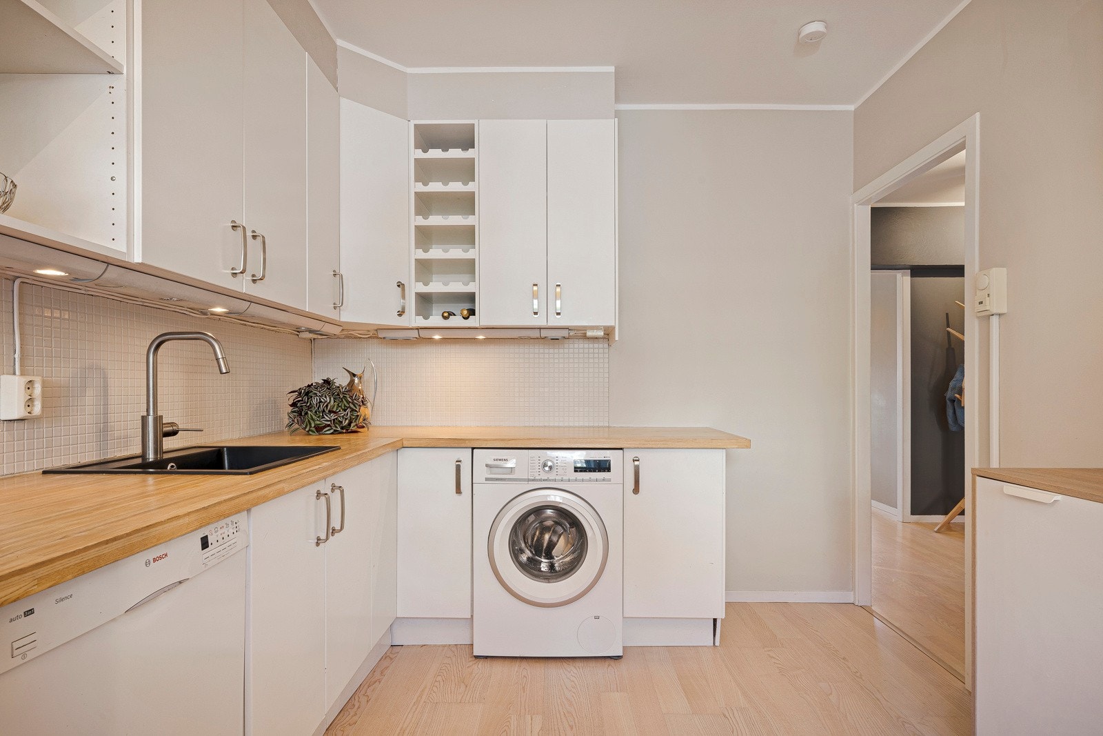 God skap og benkeplass Galleribilde