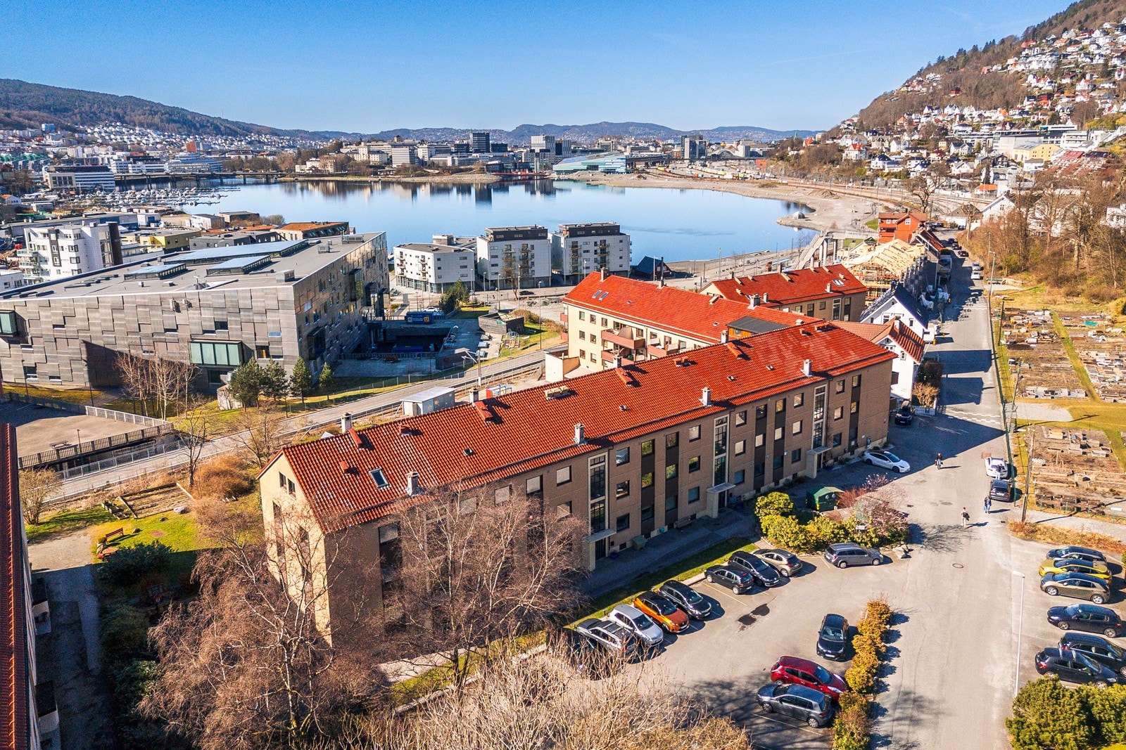 En sjelden mulighet i Fløenbakken - God beliggenhet i en fredelig gate uten gjennomgangstrafikk med kort gangavstand til sentrum Galleribilde