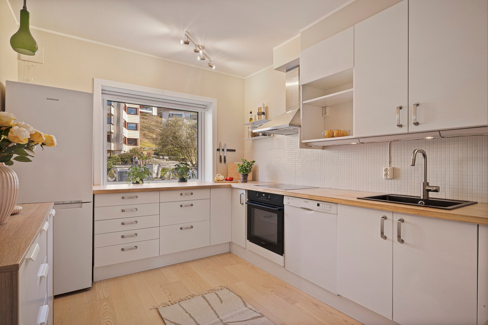 Pent og tidløst kjøkken med alt du trenger Galleribilde