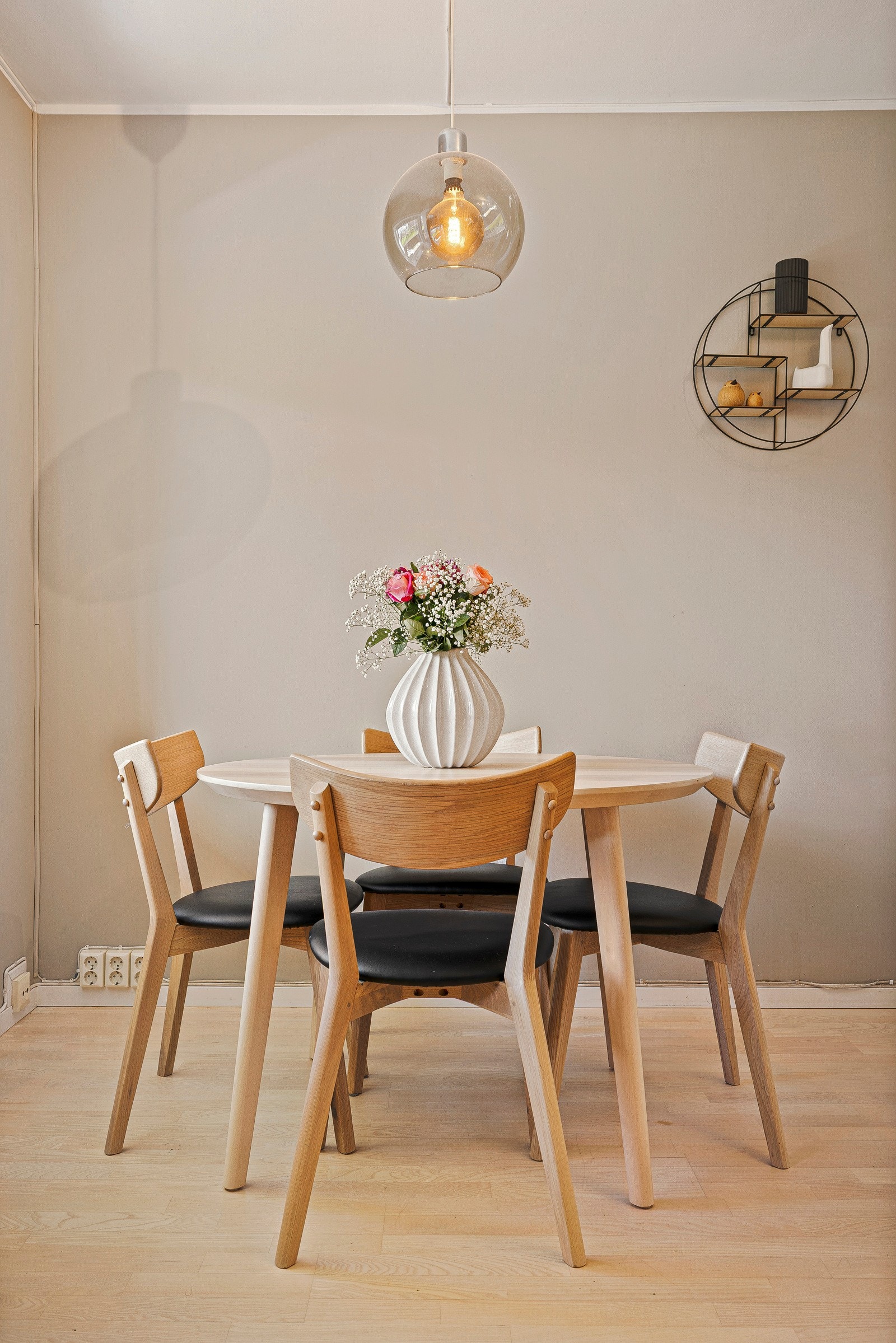 Vegger er malt i moderne og behagelige farger Galleribilde