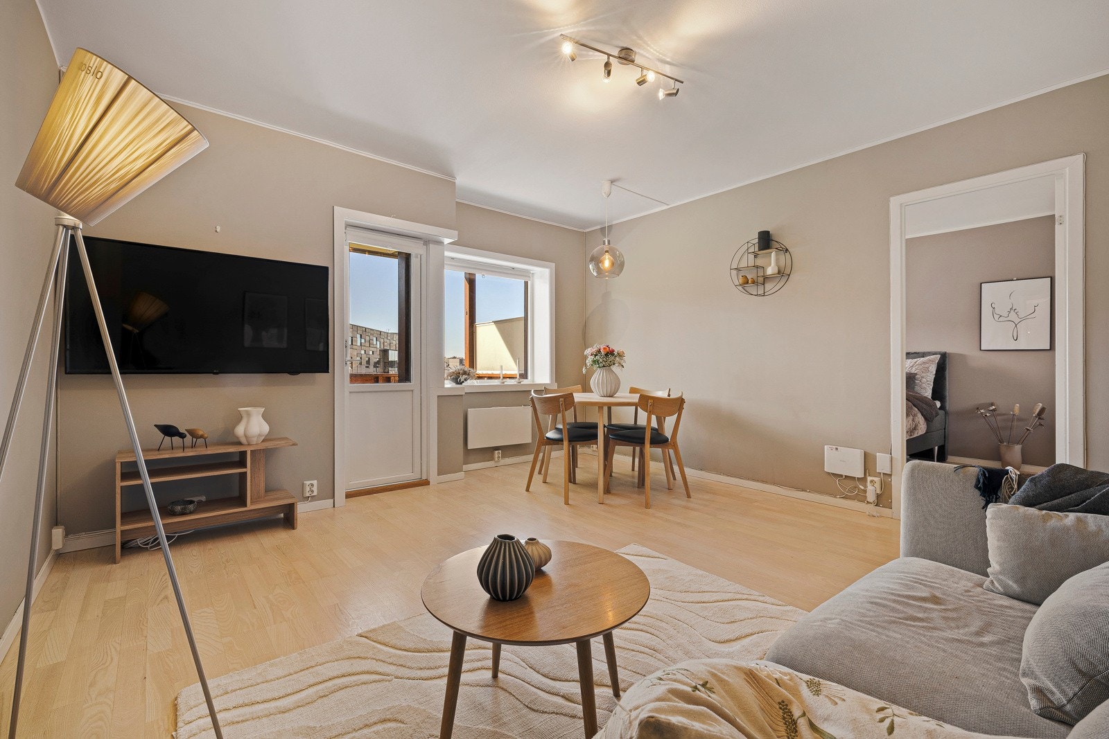 Leiligheten har gjennomgående god standard med moderne overflater og kvaliteter Galleribilde