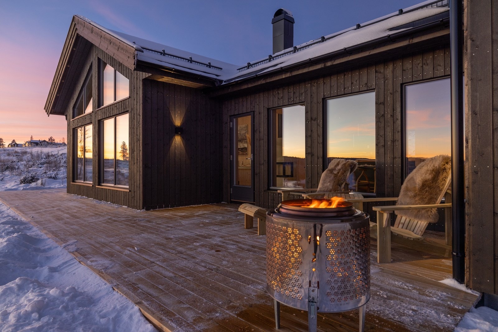 Romslig terrasse på 49 kvm som strekker seg fra sør mot vest - Den følger solbanen hele dagen Galleribilde