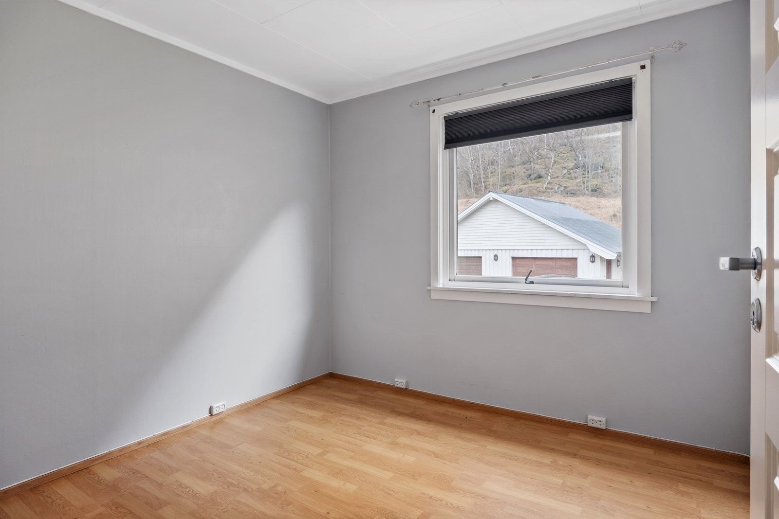 Eit av fem soverom i andre etasje Galleribilde