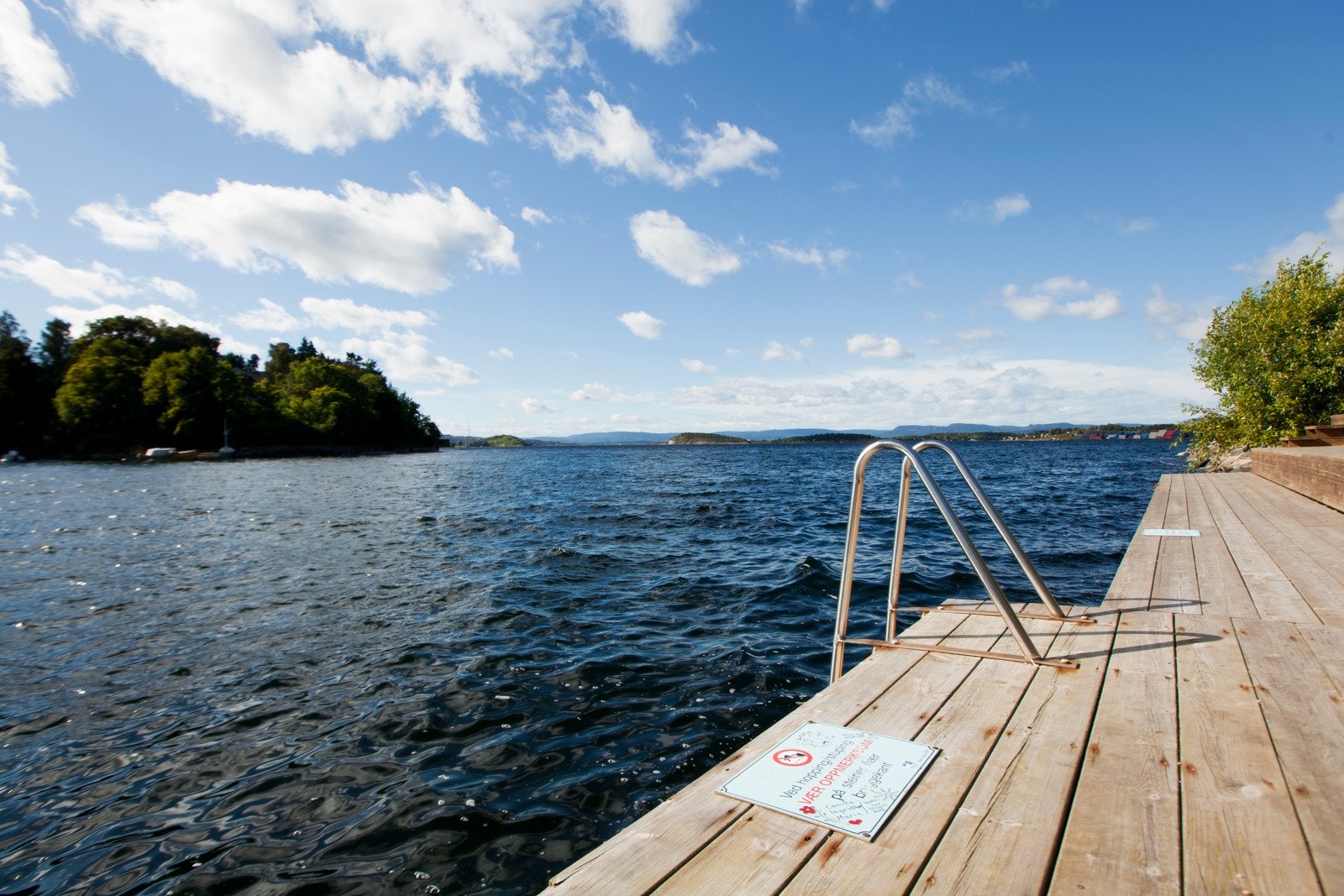 Kort vei til en av de mange badeplassene på Nordstrand Galleribilde