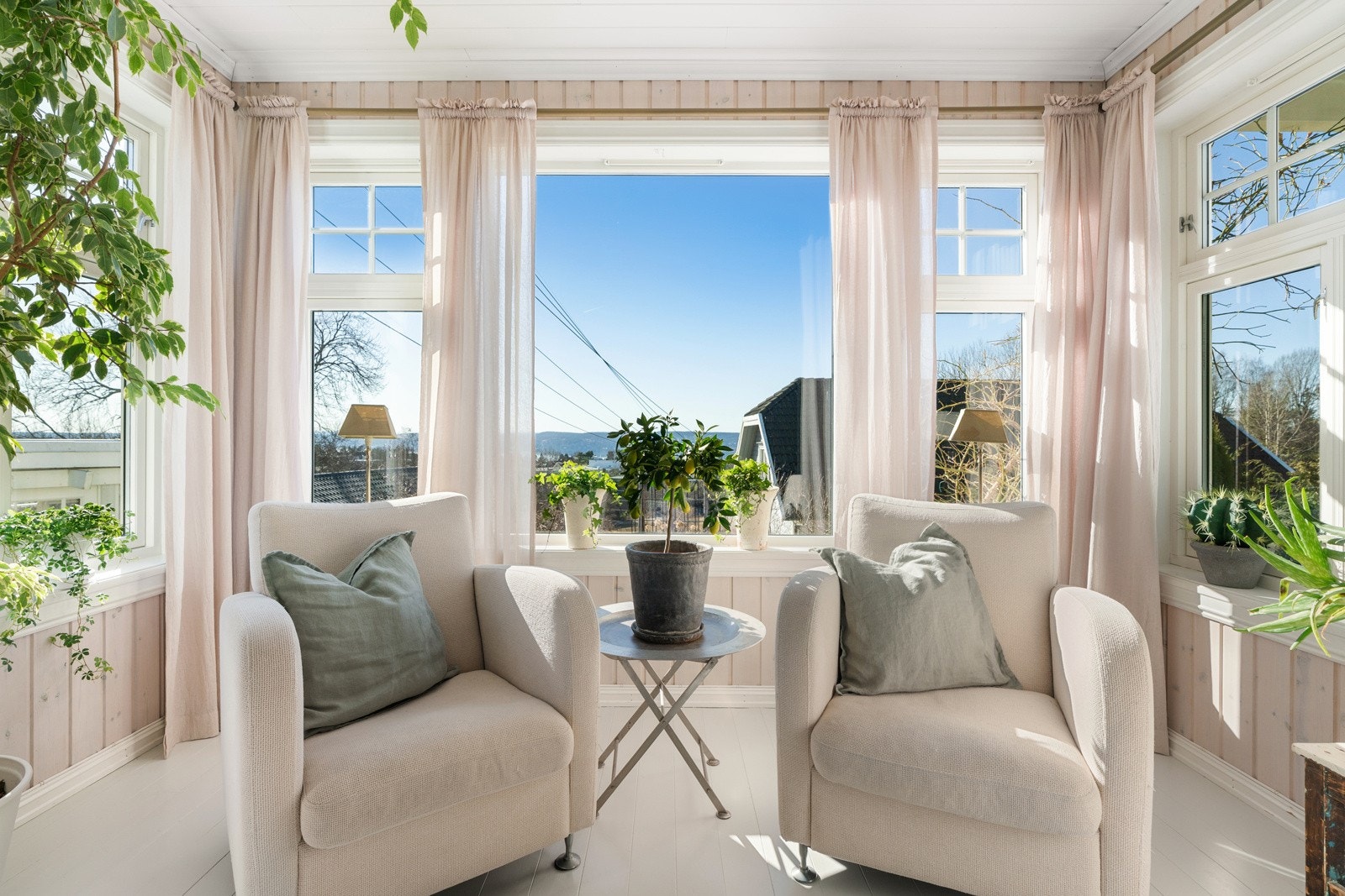 Fin utsikt fra stuen i 1.etasje Galleribilde