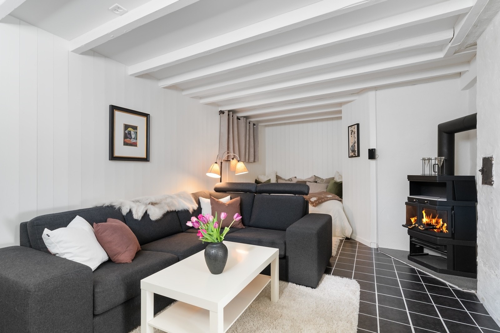 Kjellerrom innredet som kjellerstue. (registrert som bod - ikke godkjent til varig opphold) Galleribilde