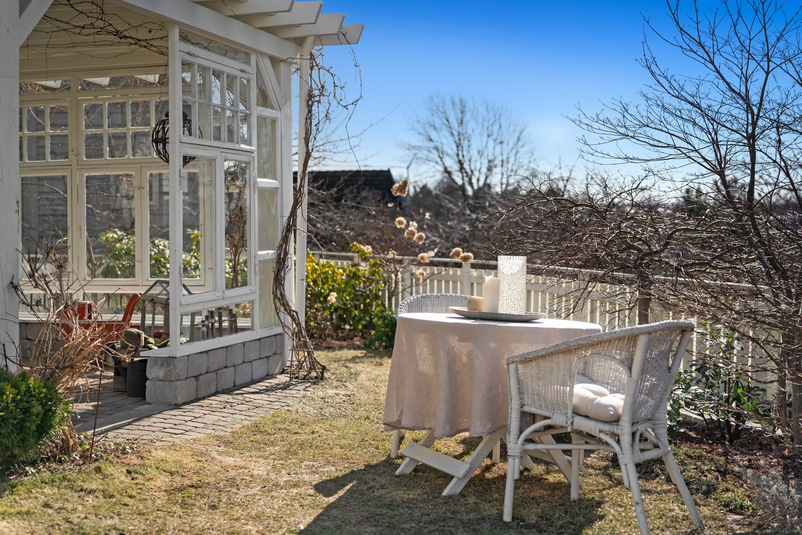 Sommerstuen en fin solskinnsdag Galleribilde