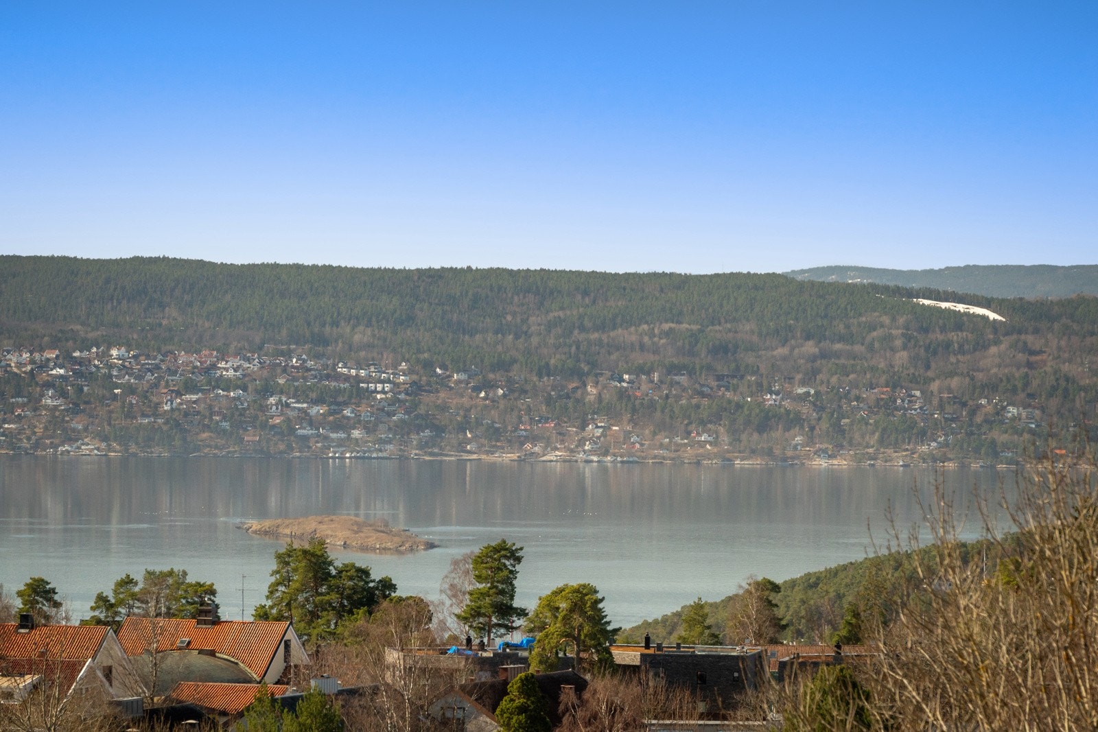 Flott utsikt fra boligen, både fra 1.etasje og 2.etasje Galleribilde