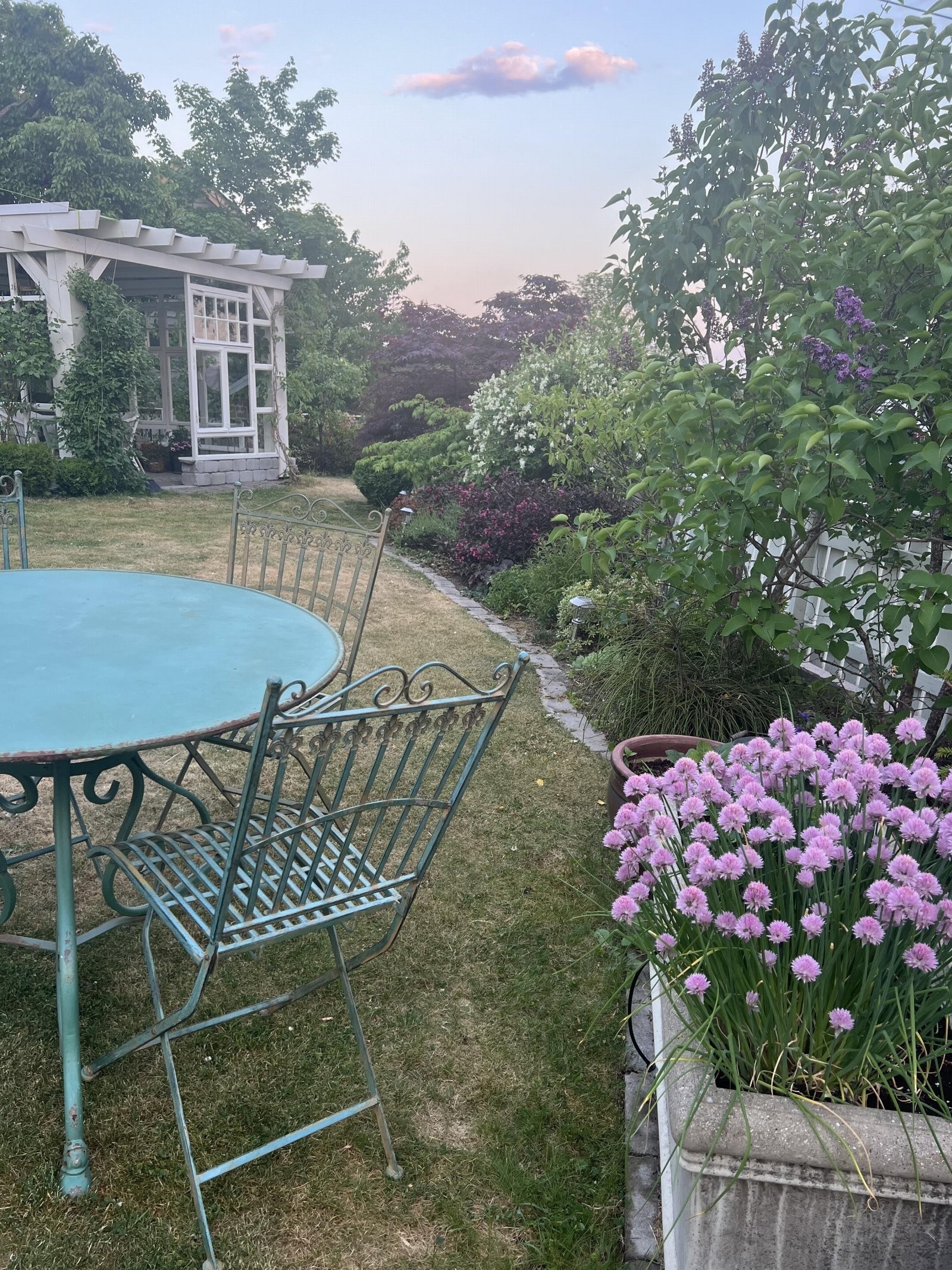 Selger bilde av den frodige hagen Galleribilde