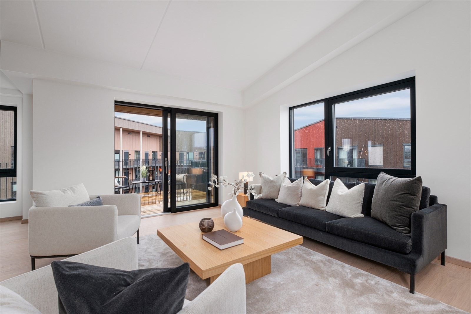 Leiligheten har enestående takhøyde med opp til ca. 3,1m i stuen Galleribilde