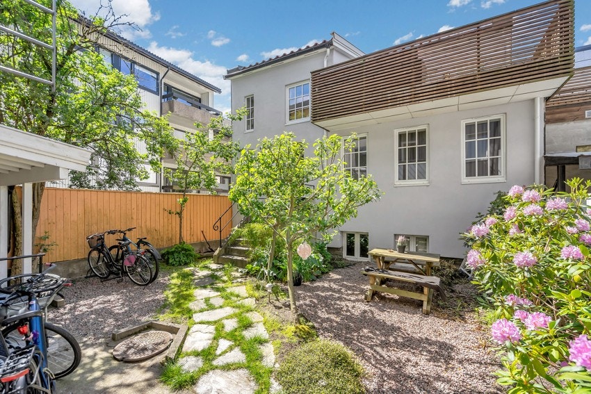 Trivelig bakgård som kan disponeres Galleribilde