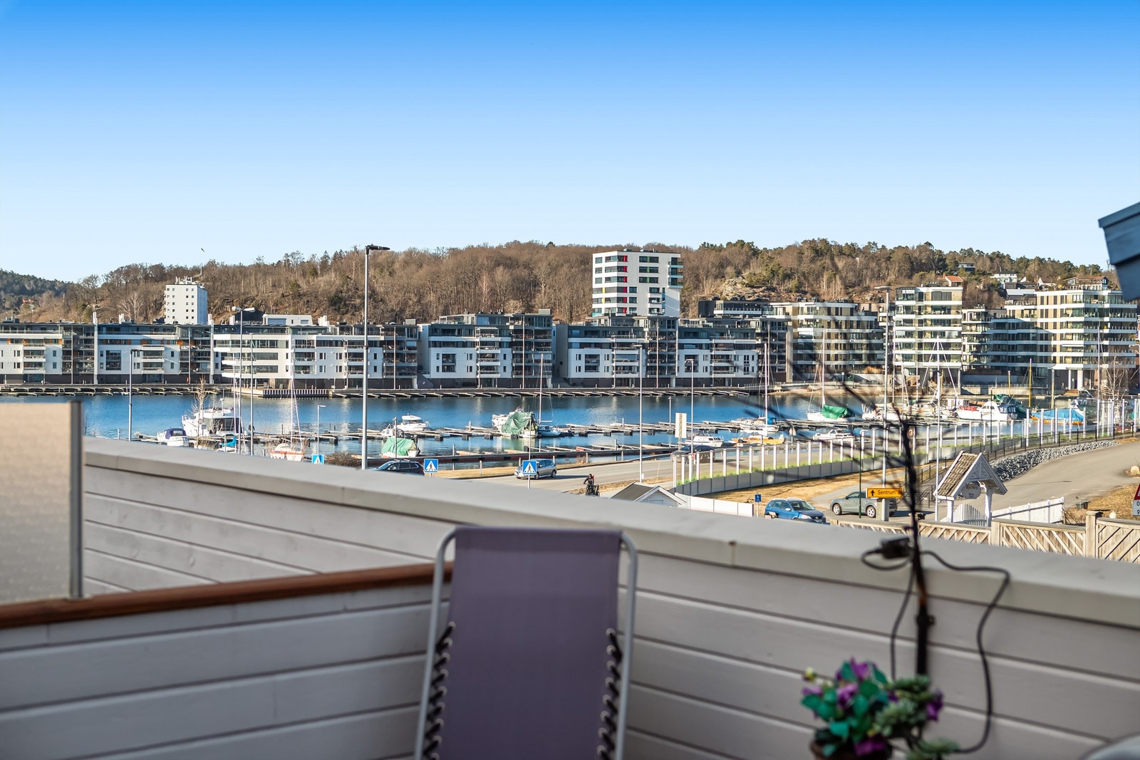 Nydelig utsikt fra terrasse til indre havn Galleribilde