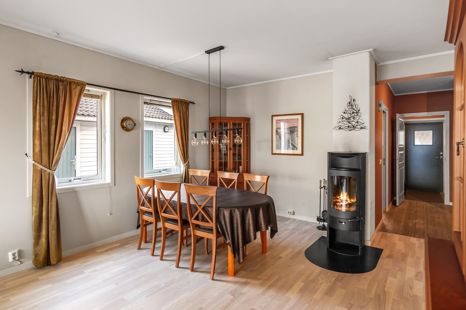 Alltid koselig med vedfyring på de kalde vinterkvelder Galleribilde