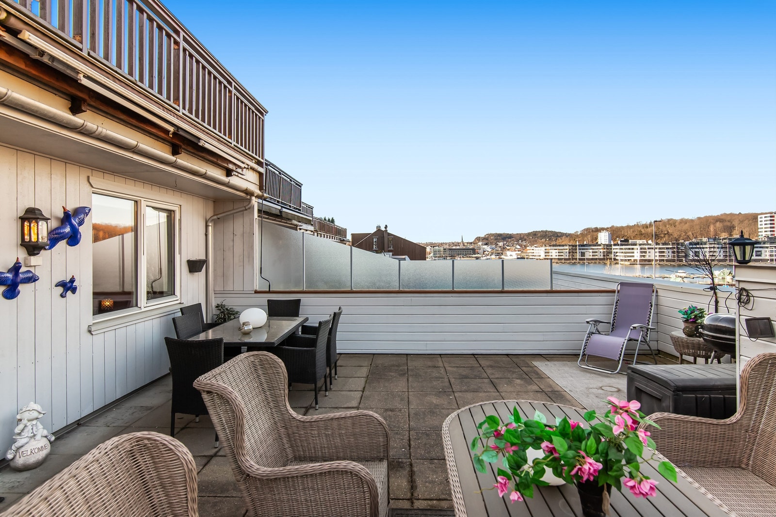 Stor terrasse med flott utsikt Galleribilde