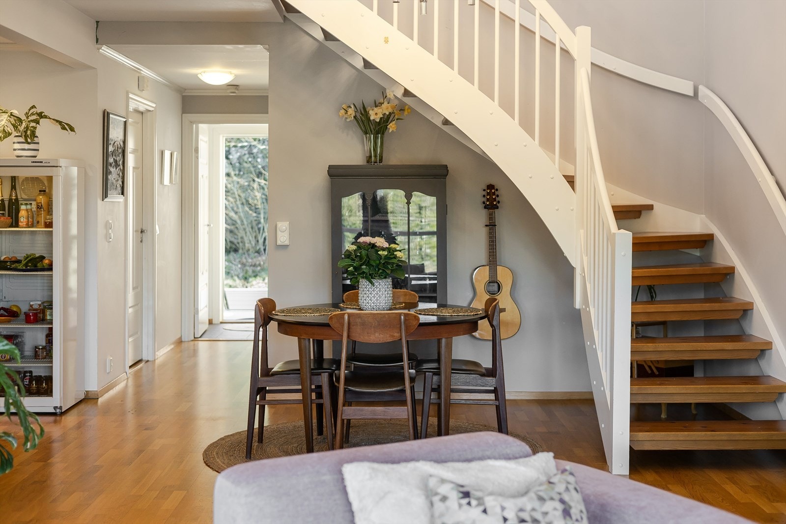 Stuen er romslig, og kan enkelt innredes etter eget ønske Galleribilde