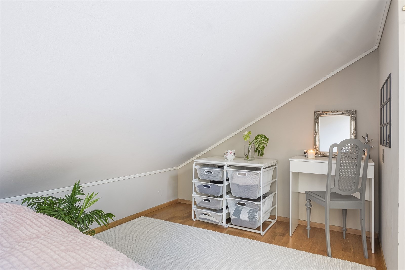 Dette rommet er oppført som "loft" på godkjent tegninger og dermed ikke tatt med som soverom. Galleribilde