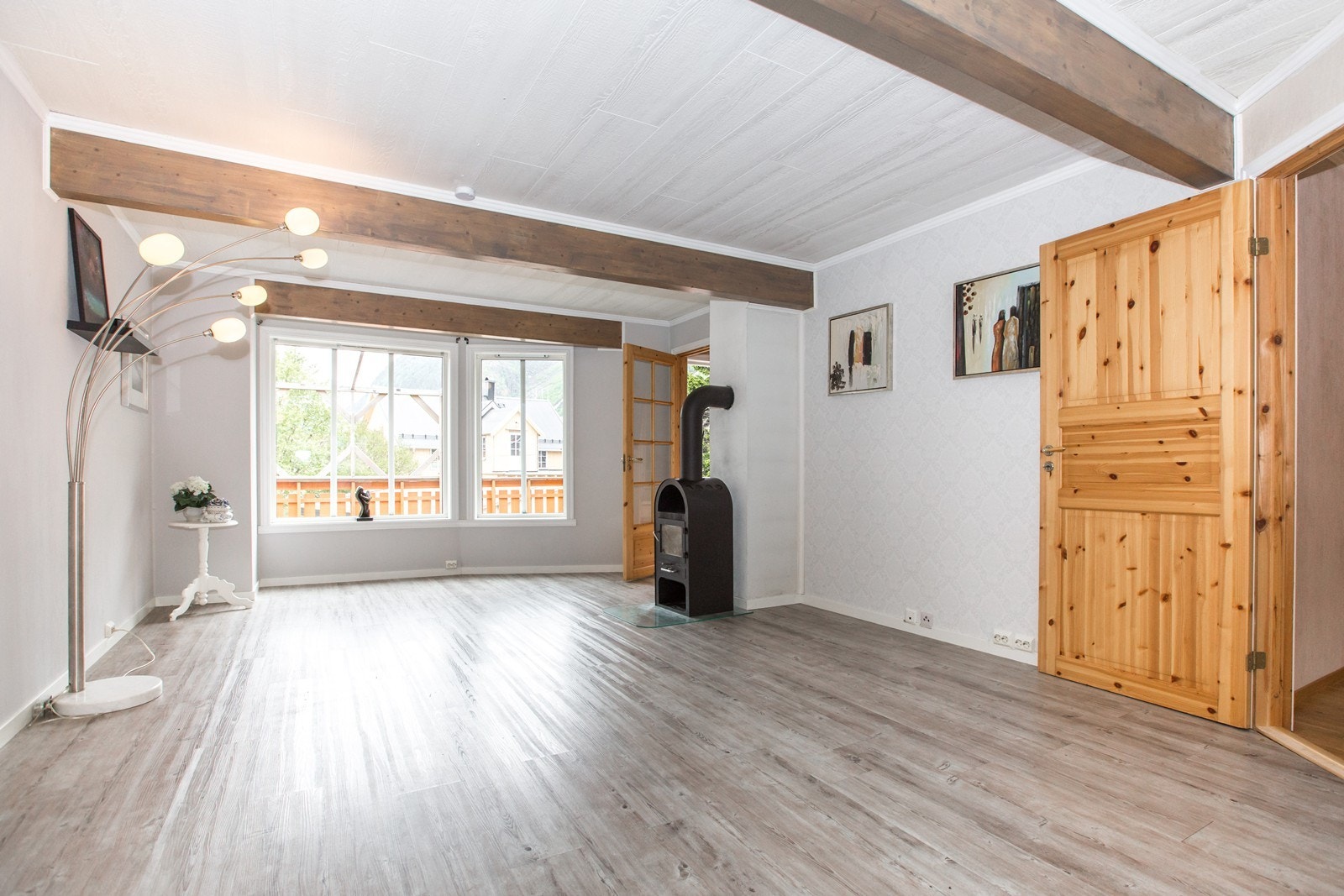 Lys og koselig leilighet som ligger i 2. etg og går over to plan Galleribilde